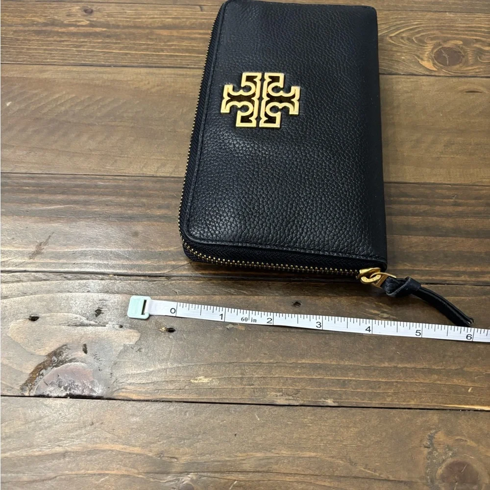 Tory Burch Britten Continental Zip Wallet in Black Leather